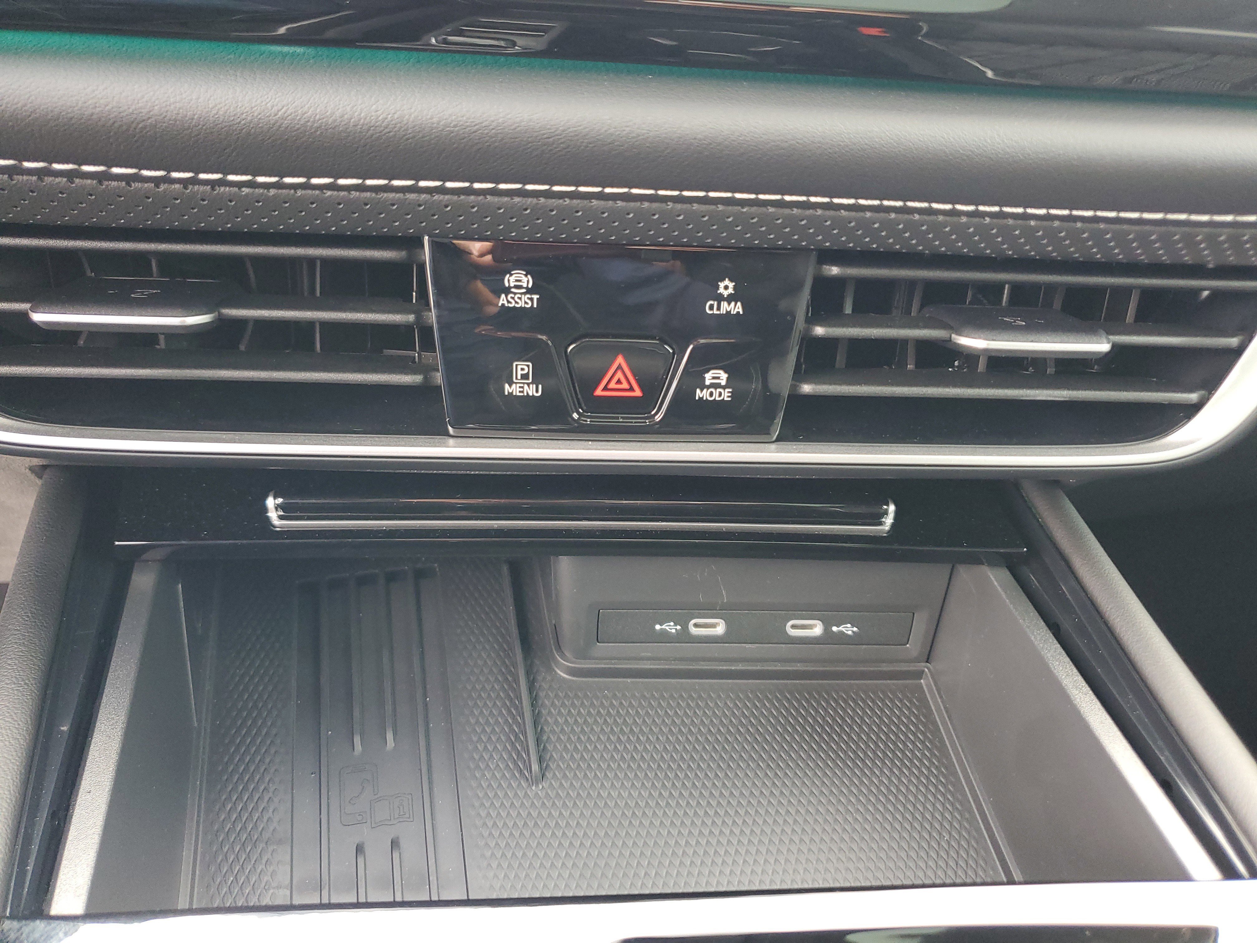 Used 2025 Volkswagen Atlas SEL Premium R-Line image 26