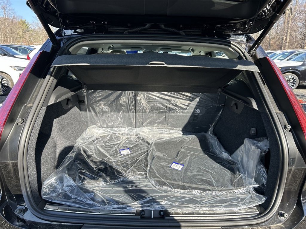 New 2025 Volvo XC40 B5 Ultra w/ Protection Package Premier image 17
