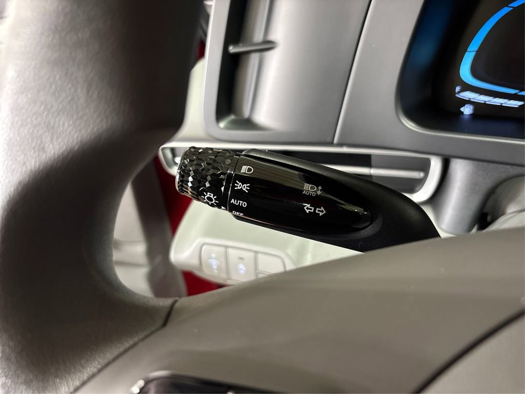 Certified 2025 Hyundai Elantra SE image 24