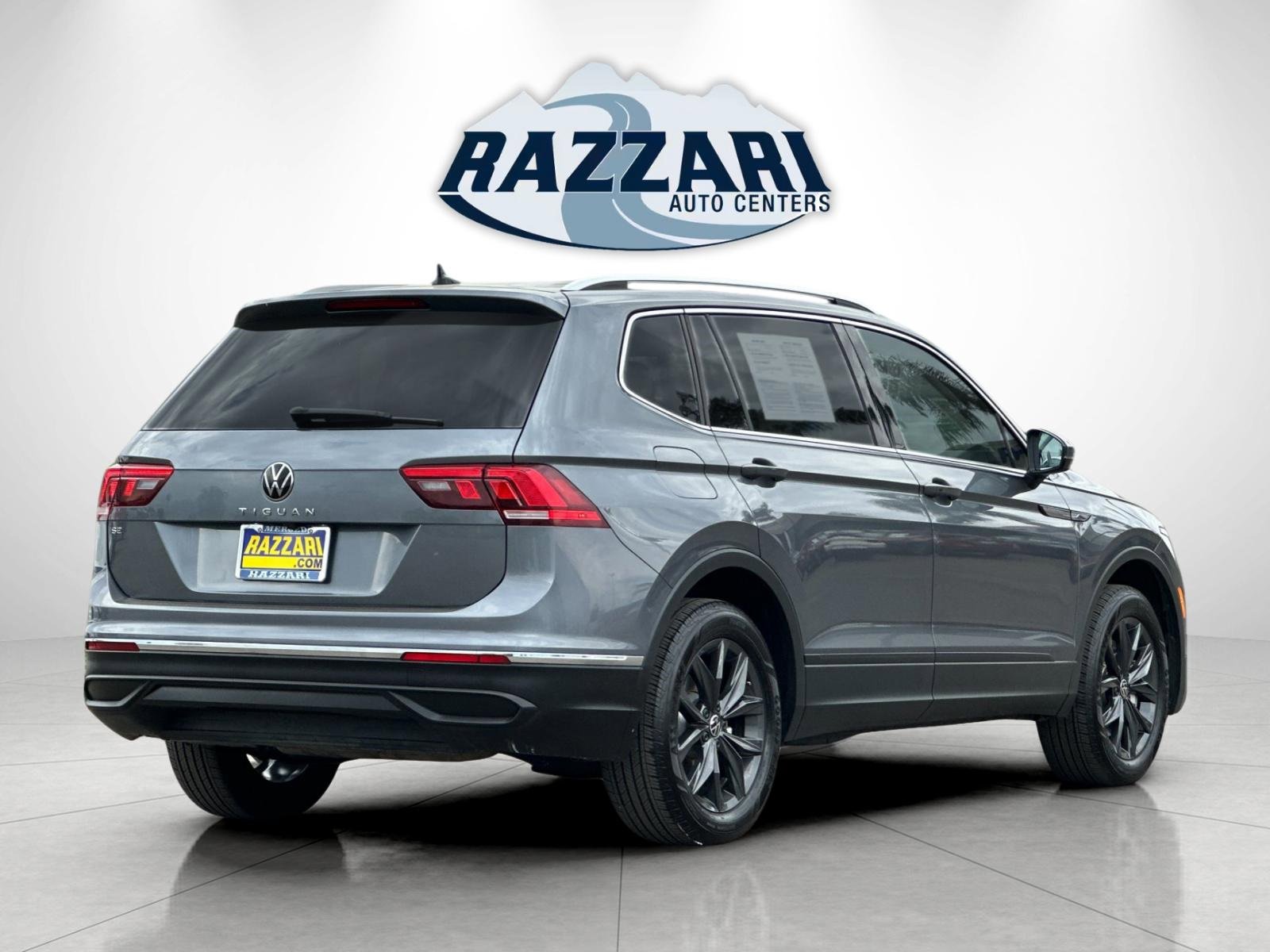 Used 2024 Volkswagen Tiguan SE image 3