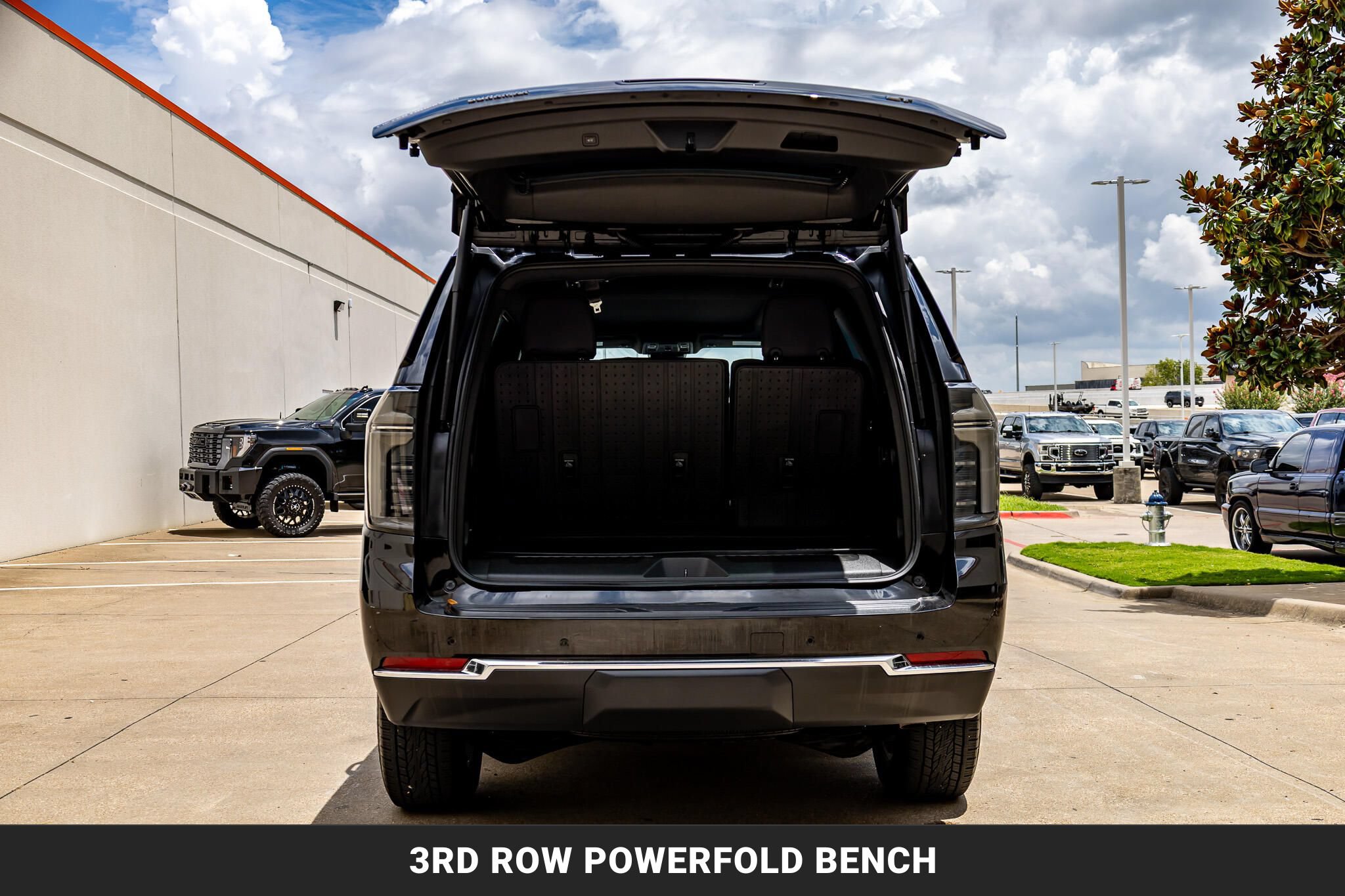 Used 2025 Chevrolet Tahoe LT w/ Comfort Package AWD/4WD image 8