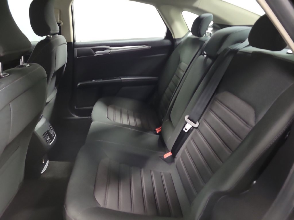 Used 2019 Ford Fusion SE FWD image 28
