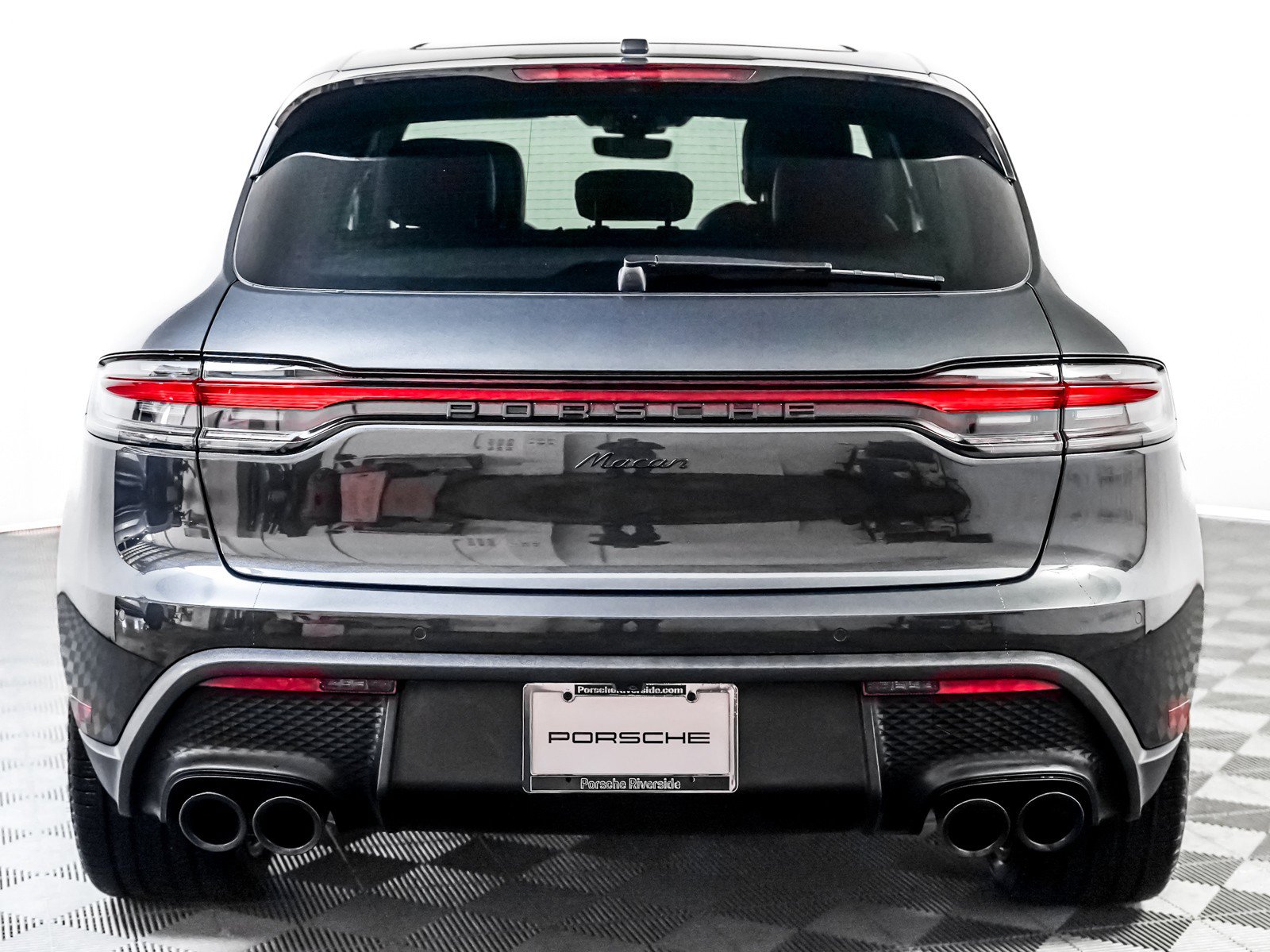 Certified 2025 Porsche Macan image 11