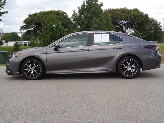 Used 2023 Toyota Camry SE w/ Cold Weather Package FWD image 2
