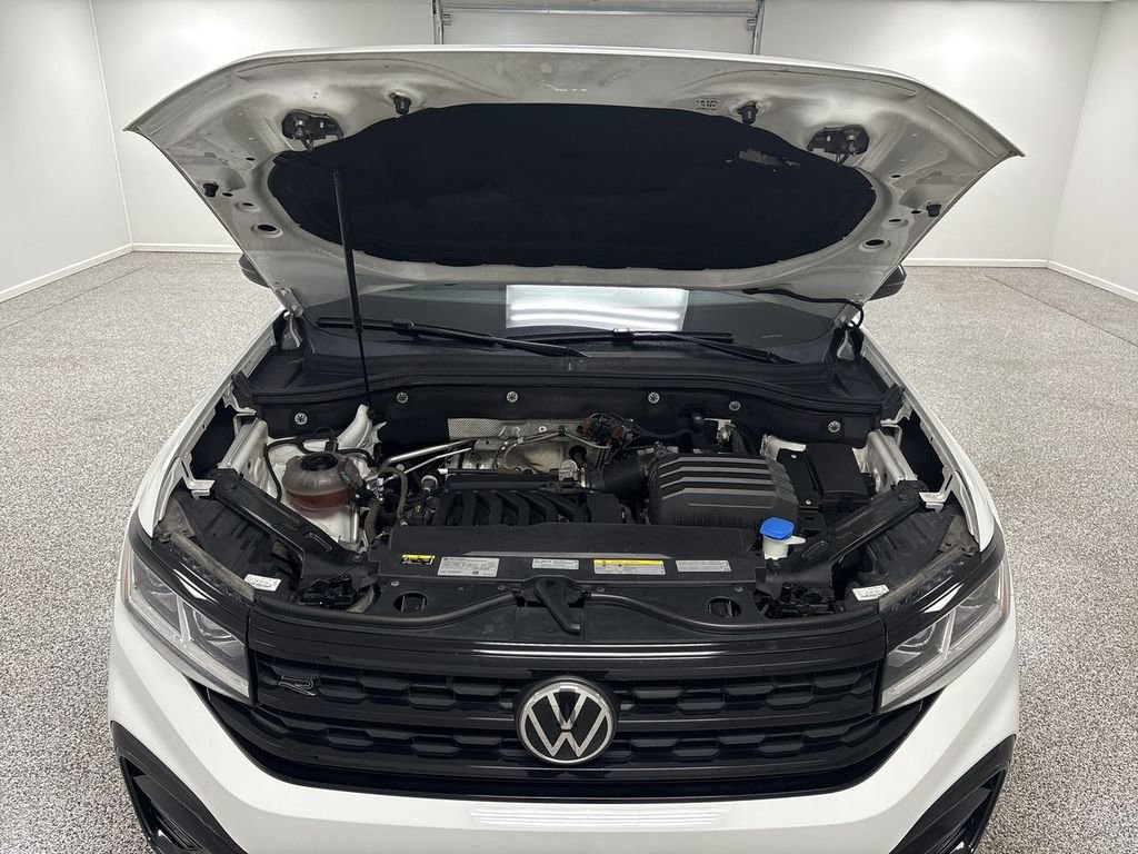 Used 2022 Volkswagen Atlas Cross Sport SEL R-Line image 19