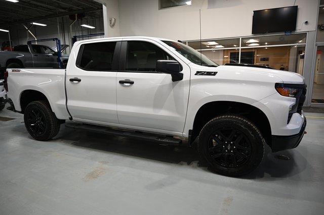 New 2026 Chevrolet Silverado 1500 Custom Trail Boss w/ LPO, Dark Essentials Package image 4