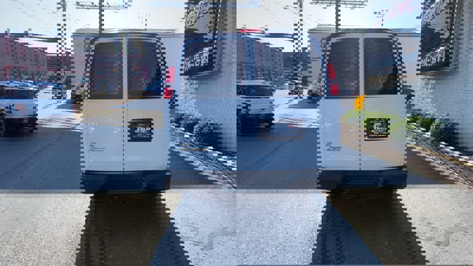 Used 2018 Chevrolet Express 2500 w/ Driver Convenience Package image 37