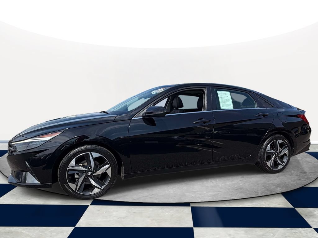 Used 2023 Hyundai Elantra Limited w/ Cargo Package FWD image 3