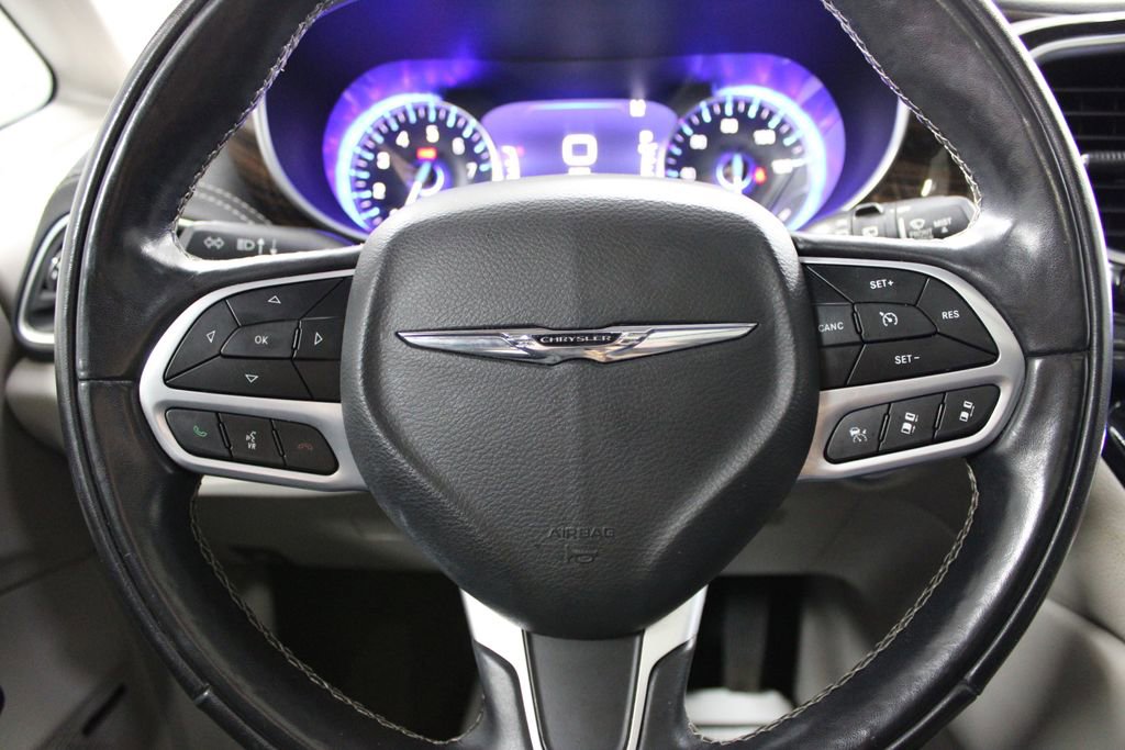 Used 2022 Chrysler Pacifica Limited image 41