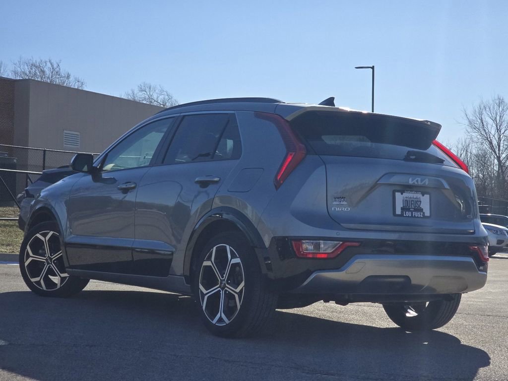 Used 2023 Kia Niro EX Touring image 14