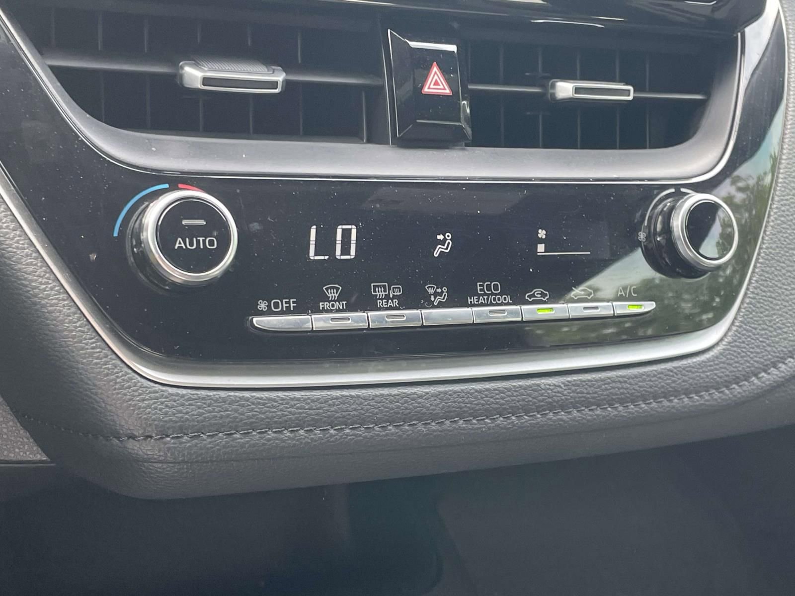 Used 2022 Toyota Corolla SE FWD image 19