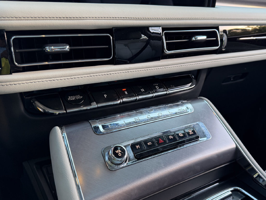 New 2027 Lincoln Aviator AWD w/ Jet Appearance Package image 22
