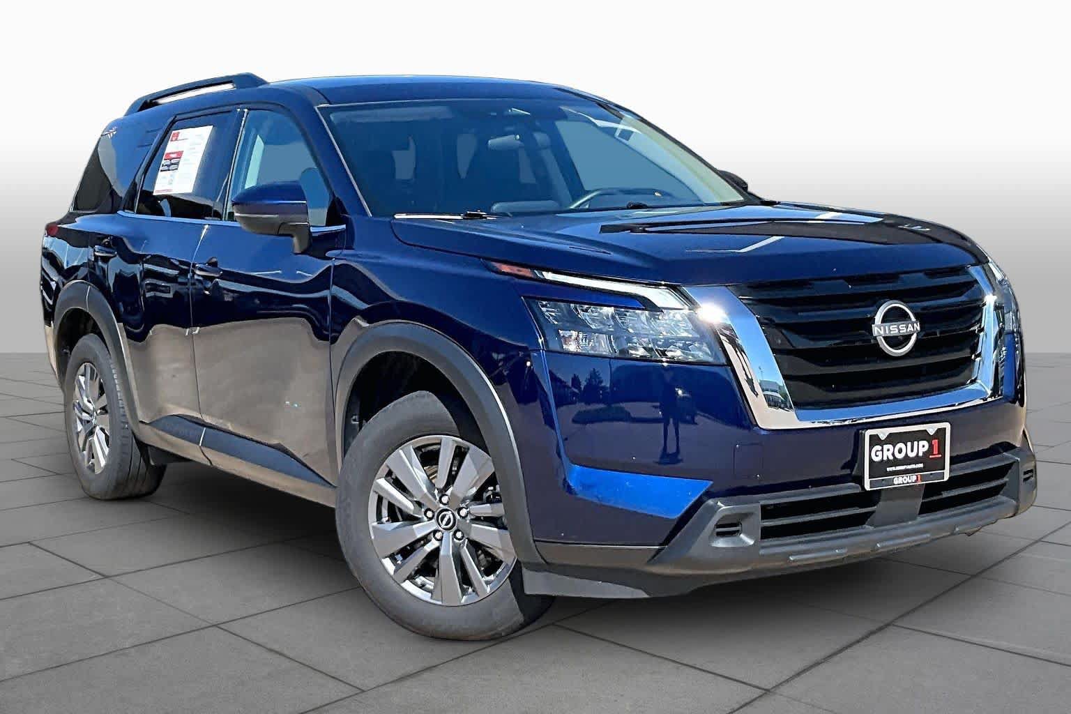 Used 2025 Nissan Pathfinder SV AWD/4WD image 2