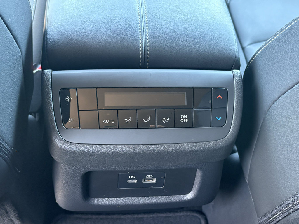Used 2025 Nissan Pathfinder SL FWD image 25