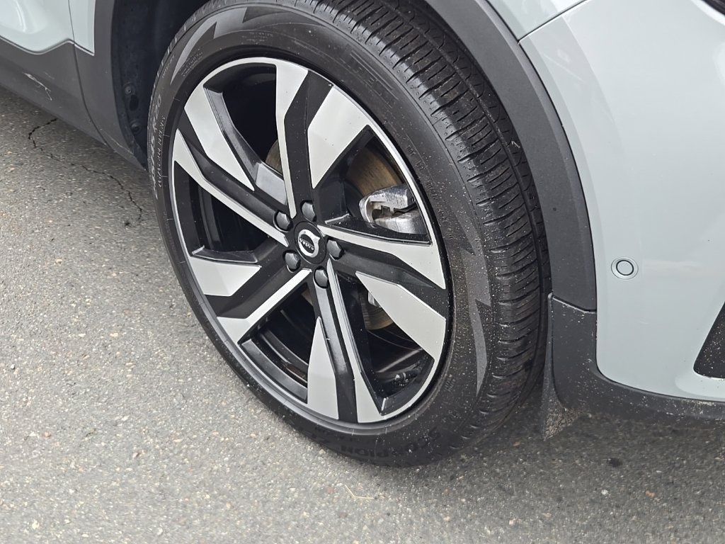 Certified 2025 Volvo XC40 B5 Ultra AWD/4WD image 6