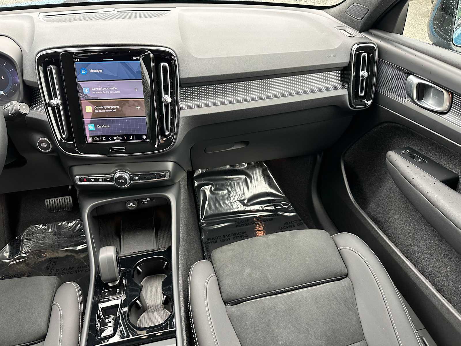 Certified 2025 Volvo XC40 B5 Plus AWD/4WD image 19