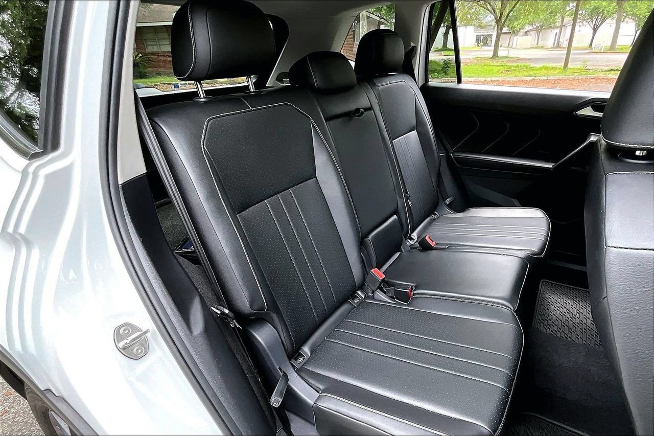 Used 2024 Volkswagen Tiguan SE w/ Panoramic Sunroof Package AWD/4WD image 22
