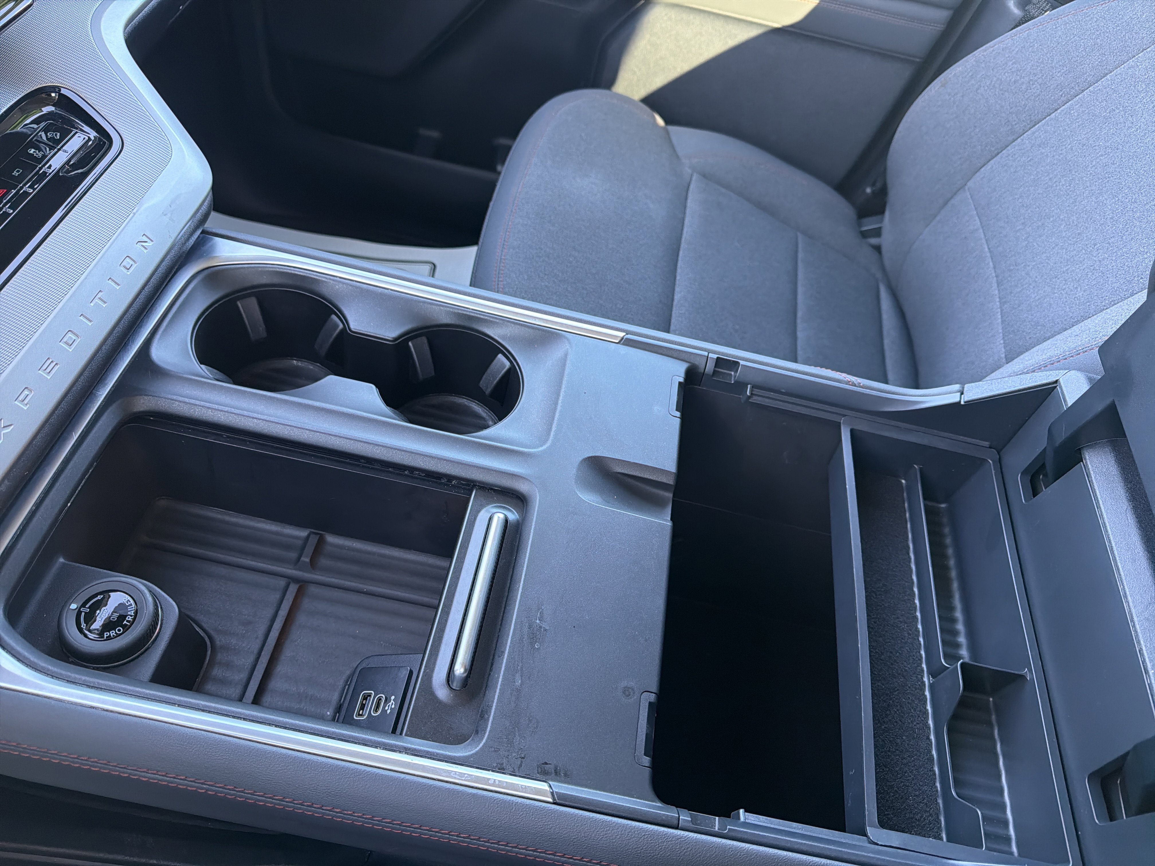 Used 2025 Ford Expedition Active image 30