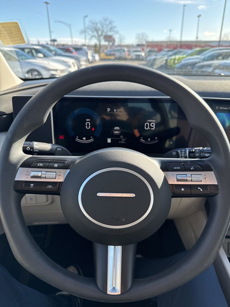 Used 2025 Hyundai Tucson SE image 17