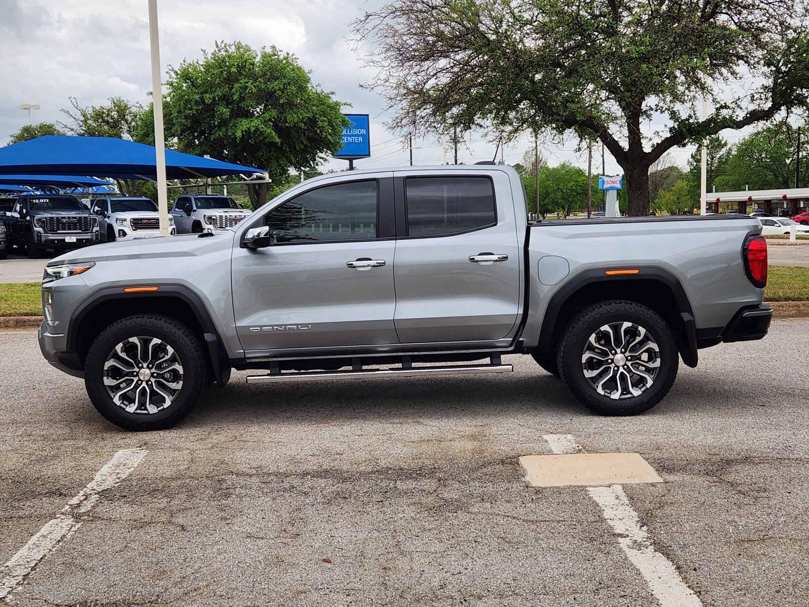 Used 2024 GMC Canyon Denali image 3