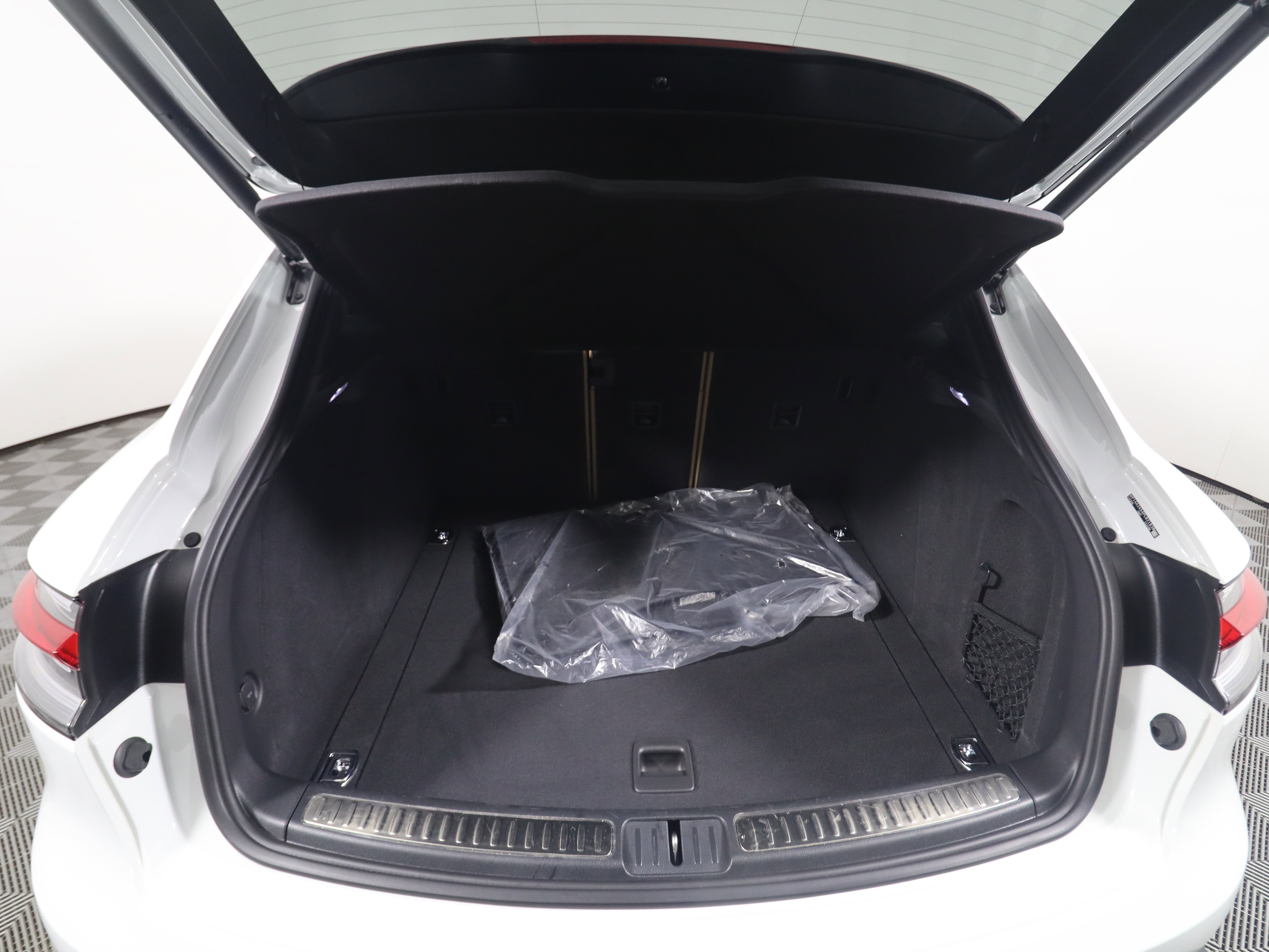 Used 2023 Porsche Macan image 19