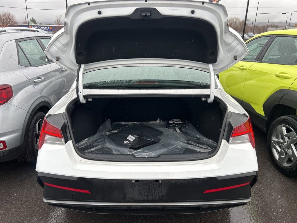 Used 2025 Hyundai Elantra SEL image 24