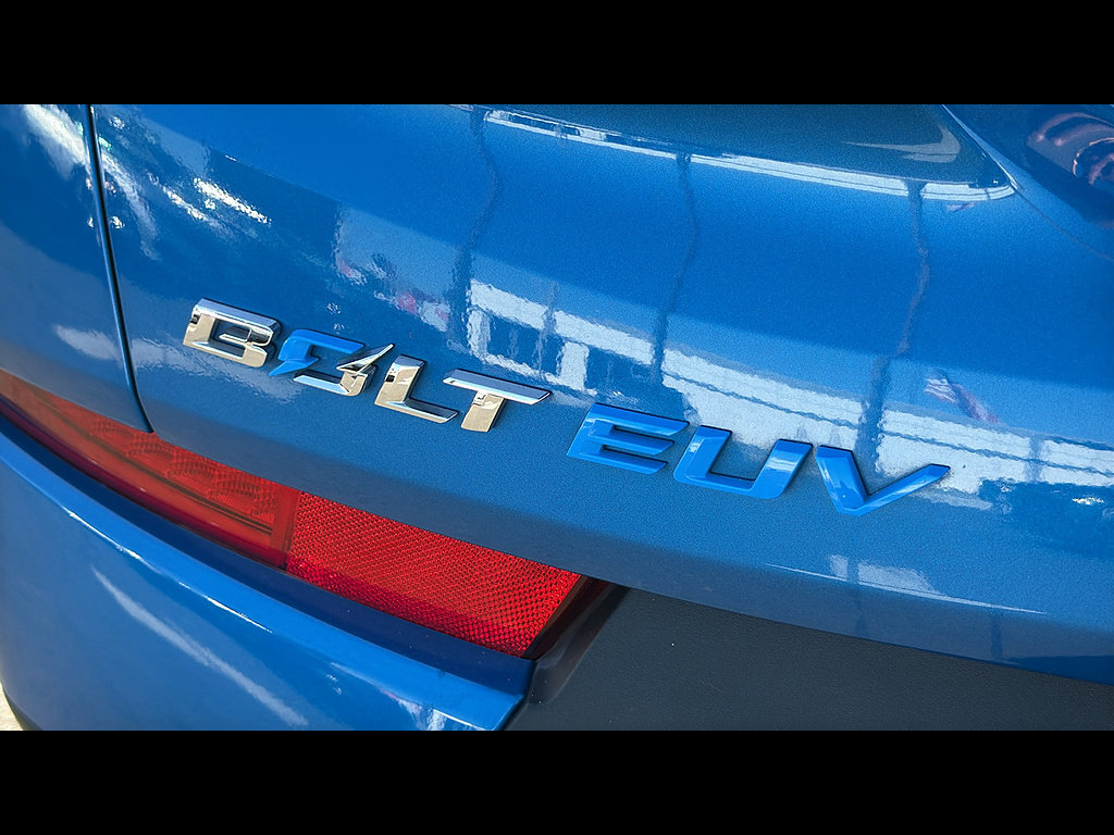 Used 2023 Chevrolet Bolt EUV Premier w/ Sun & Sound Package FWD image 7