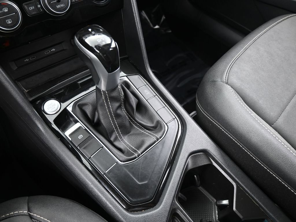 Used 2024 Volkswagen Taos SE image 28