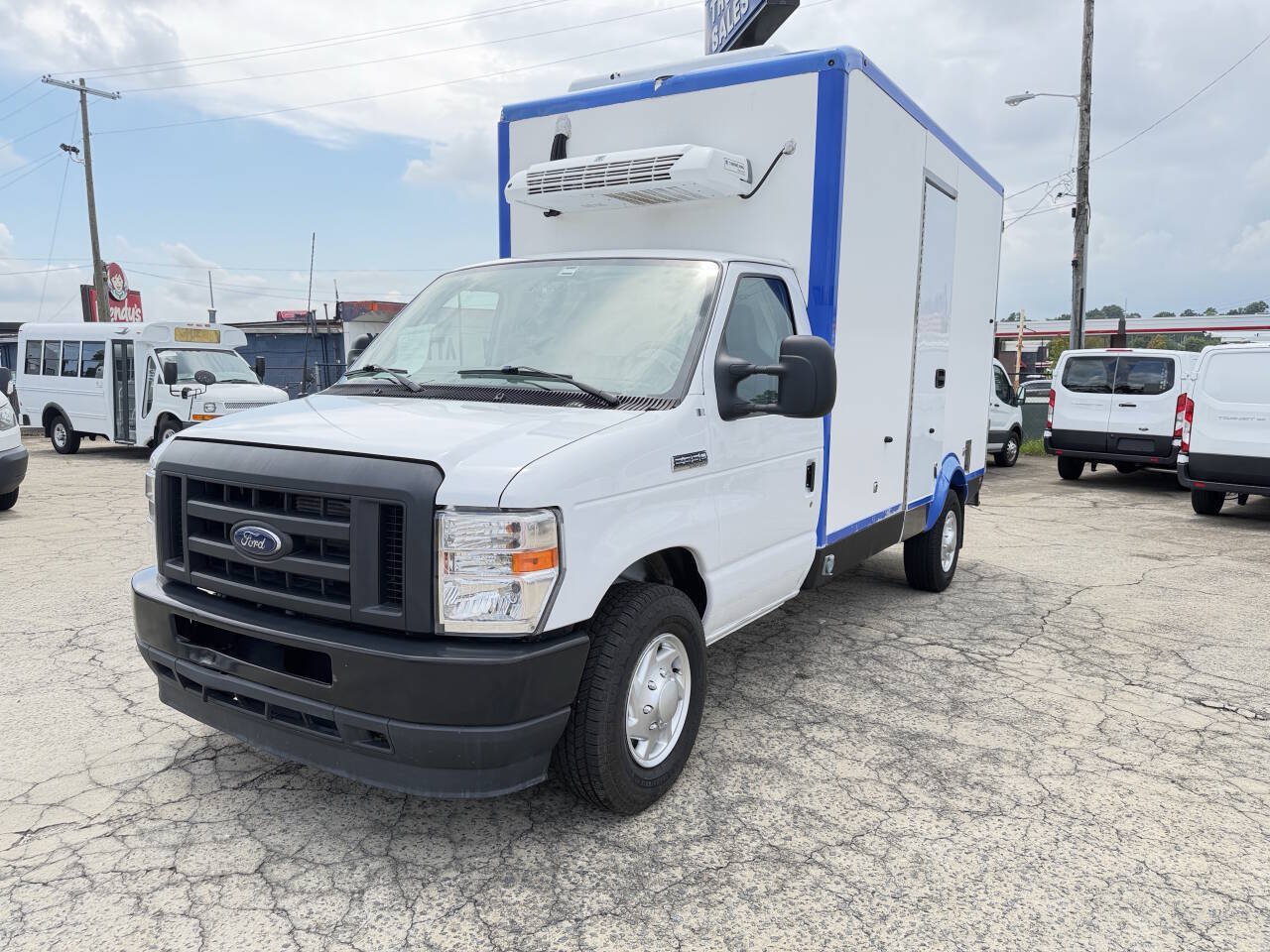 Used 2024 Ford E-350 and Econoline 350 Super Duty w/ Power Windows & Locks Group RWD image 3