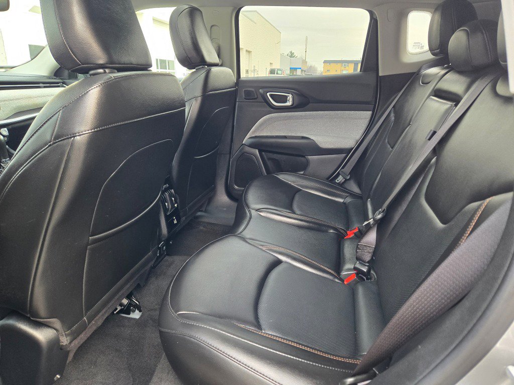 Used 2022 Jeep Compass Latitude w/ Sun and Sound Group AWD/4WD image 18