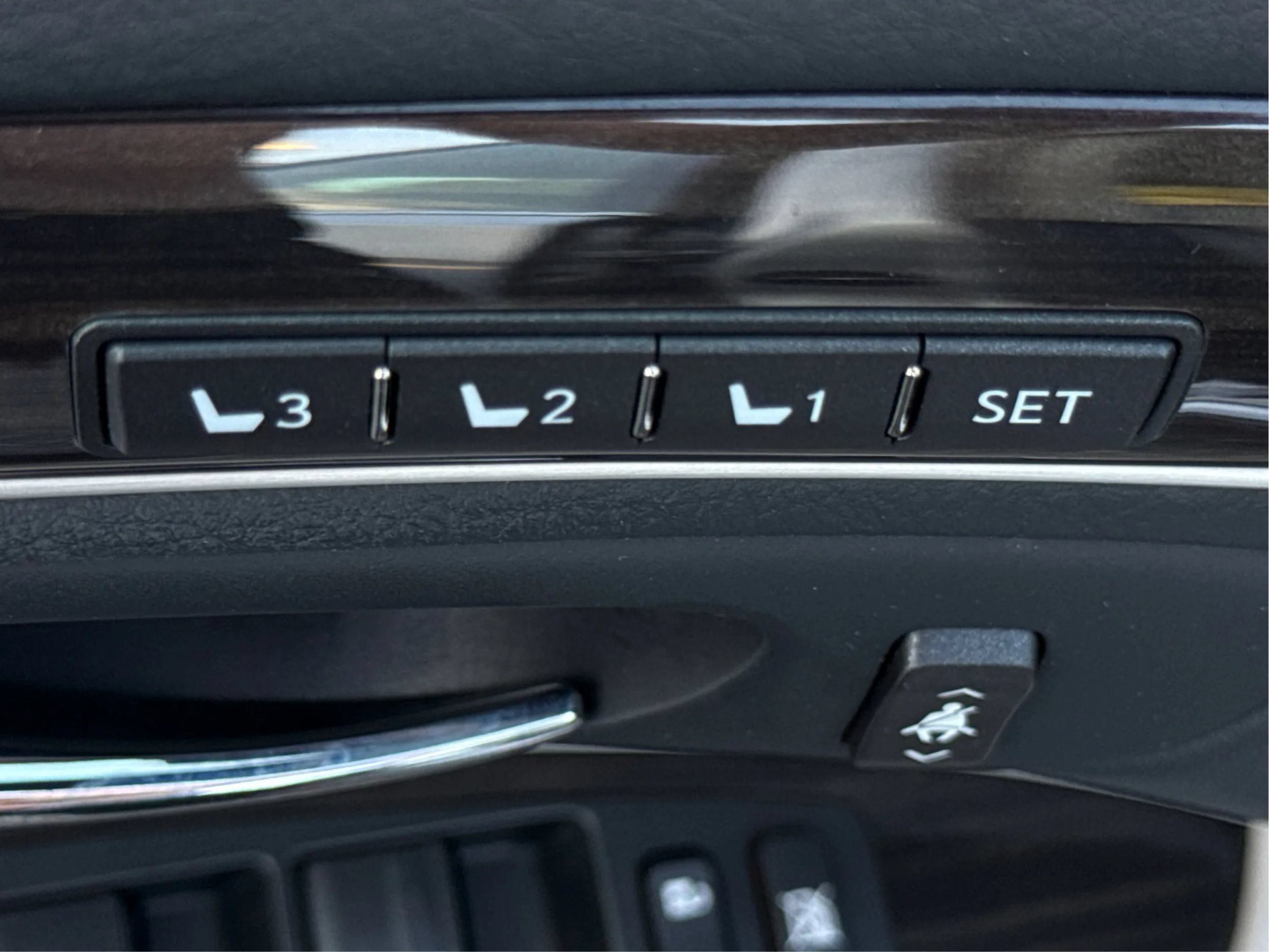 Used 2014 Lexus LS 460 w/ Comfort Package RWD image 40