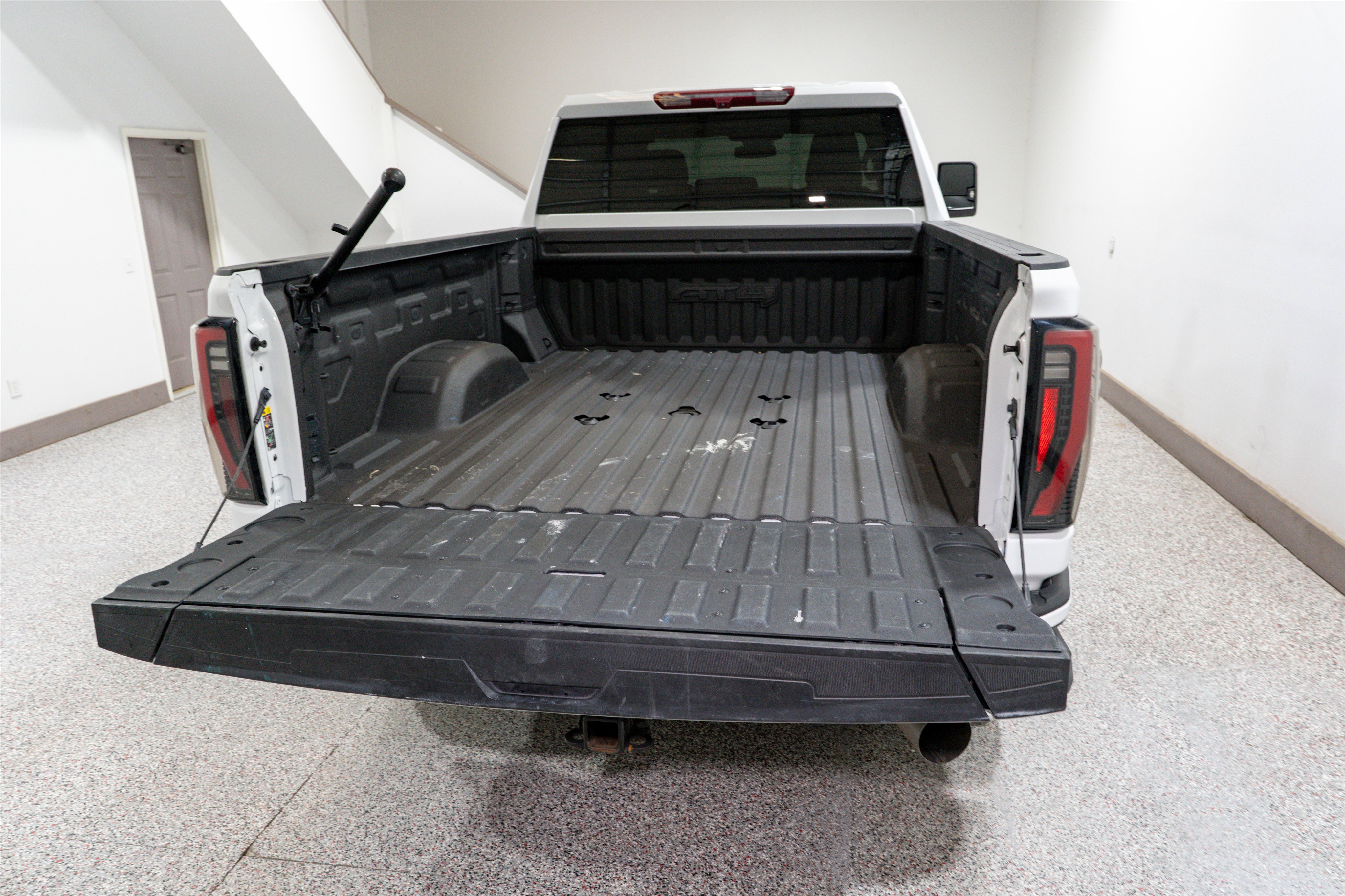 Used 2024 GMC Sierra 2500 AT4 image 11