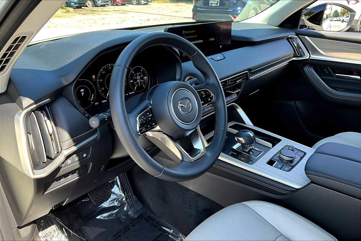 Used 2025 MAZDA CX-70 Plug-In Hybrid w/ Premium Pkg image 17