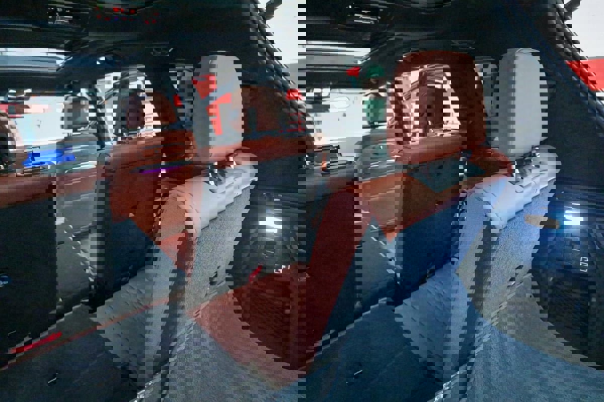 Used 2023 BMW X7 xDrive40i w/ Premium Package image 32