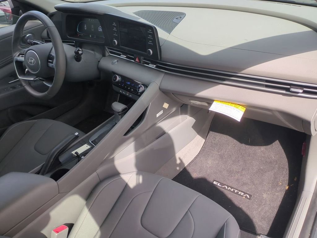 Certified 2025 Hyundai Elantra Sport FWD image 26