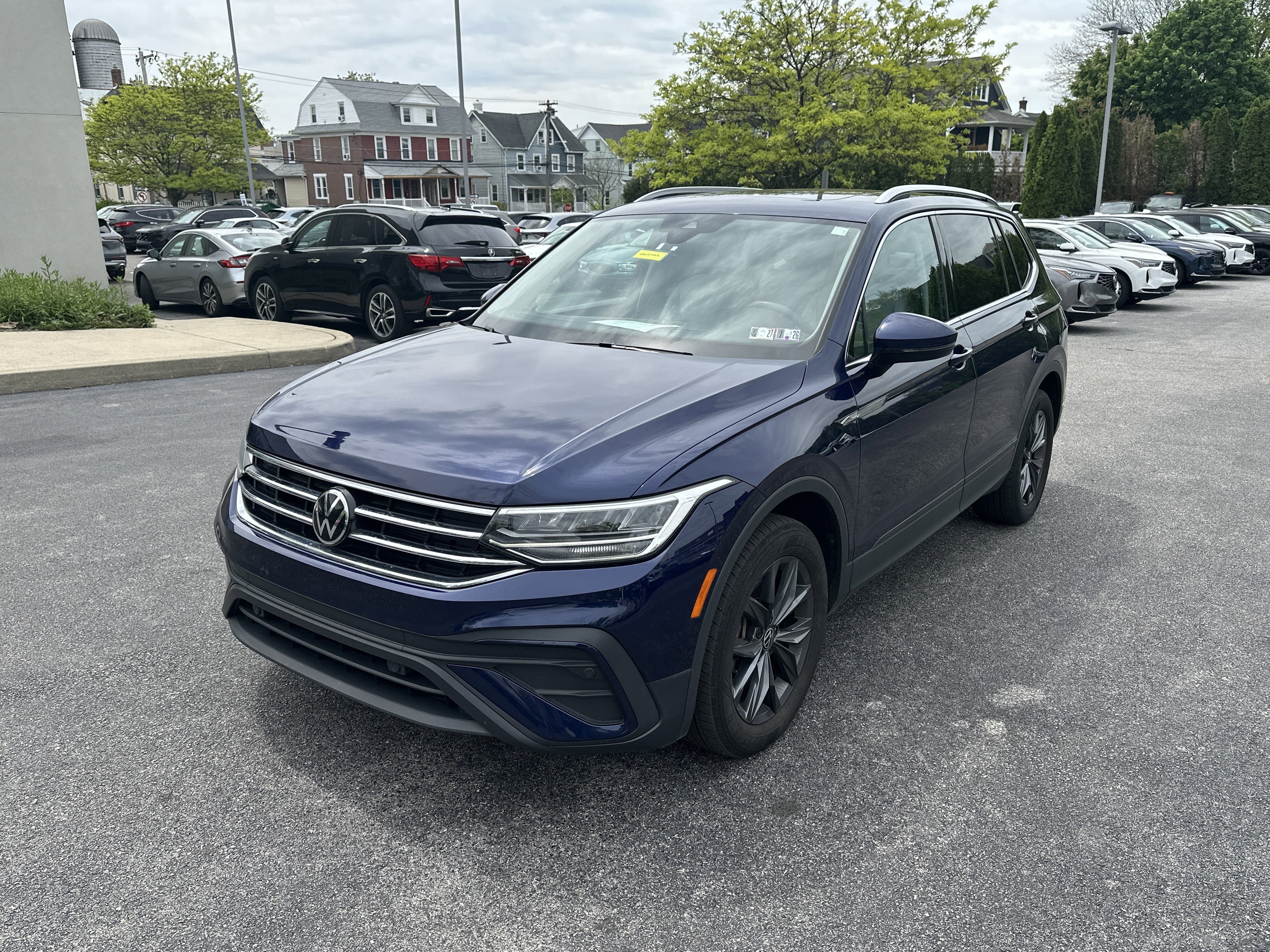 Used 2022 Volkswagen Tiguan SE FWD image 2