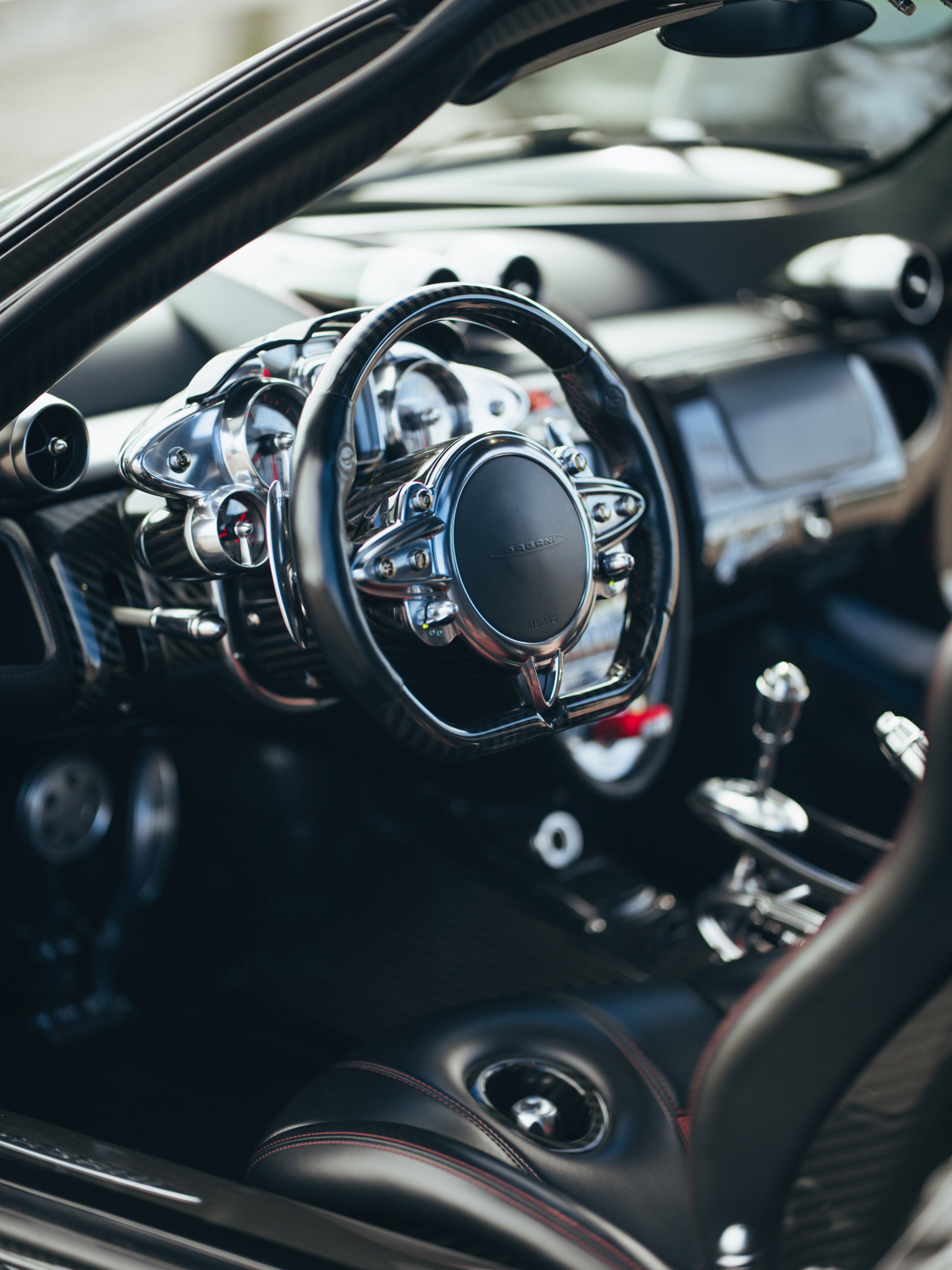 Used 2014 Pagani Huayra RWD image 14