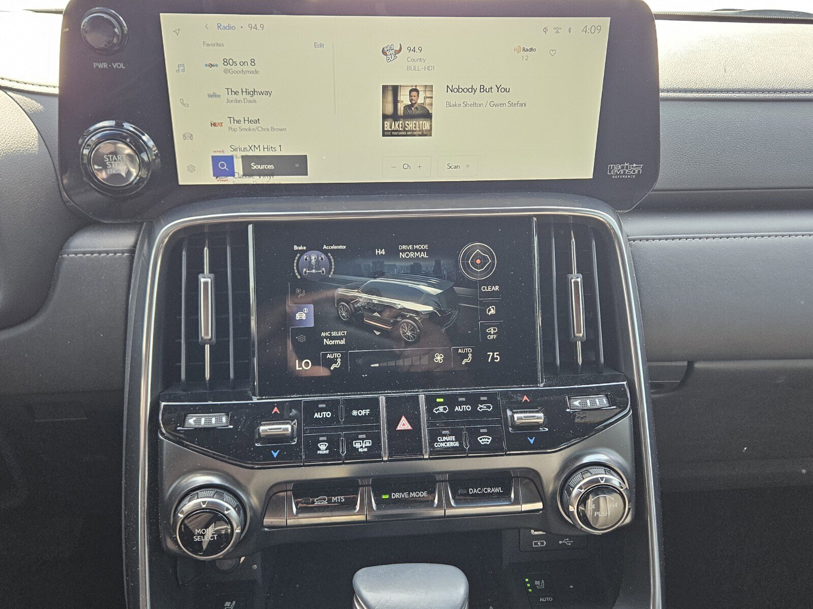 Used 2023 Lexus LX 600 4WD w/ Appearance Package image 19