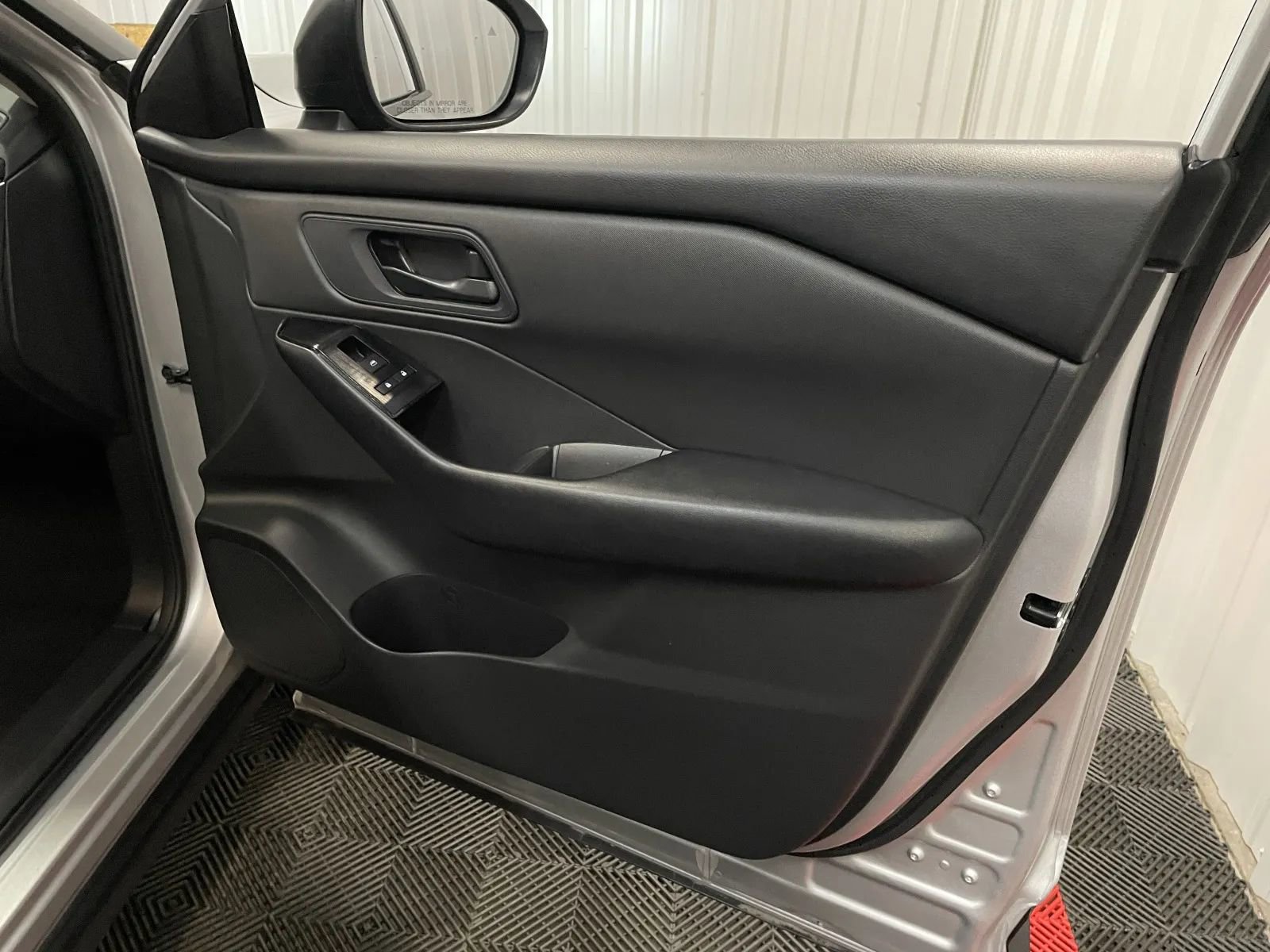 Used 2024 Nissan Rogue S FWD image 39
