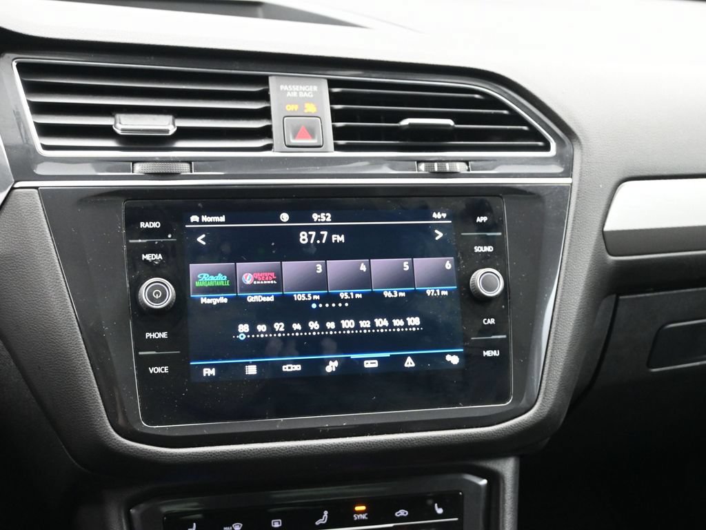 Used 2022 Volkswagen Tiguan SE AWD/4WD image 17