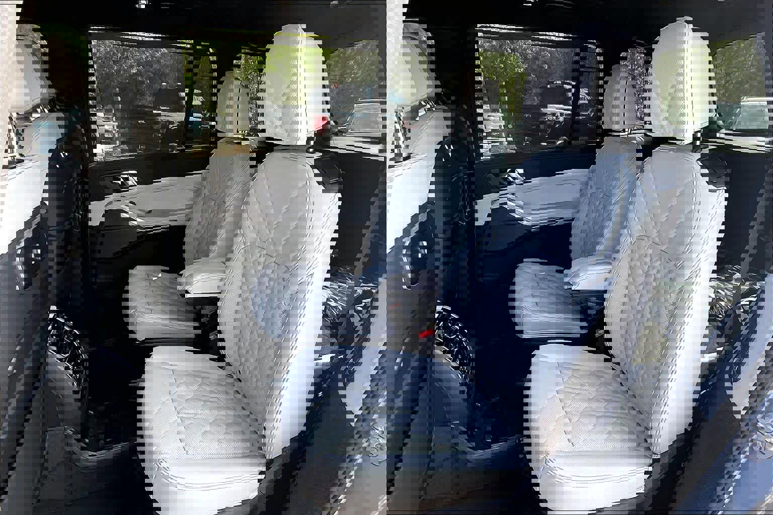 Used 2026 BMW X7 xDrive40i w/ Executive Package image 21