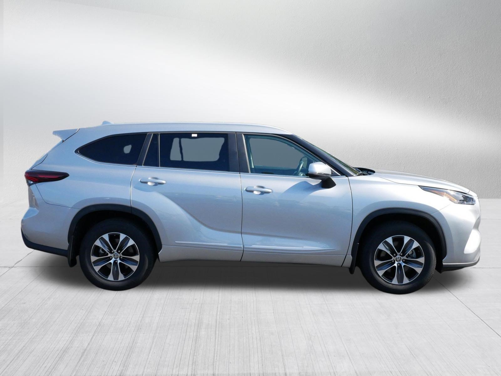 Certified 2025 Toyota Highlander XLE AWD/4WD image 8