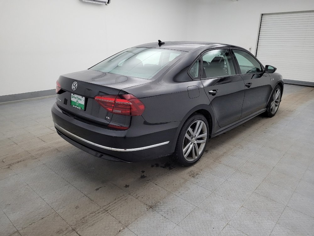 Used 2018 Volkswagen Passat 2.0T R-Line w/ R-Line Lighting Package image 9