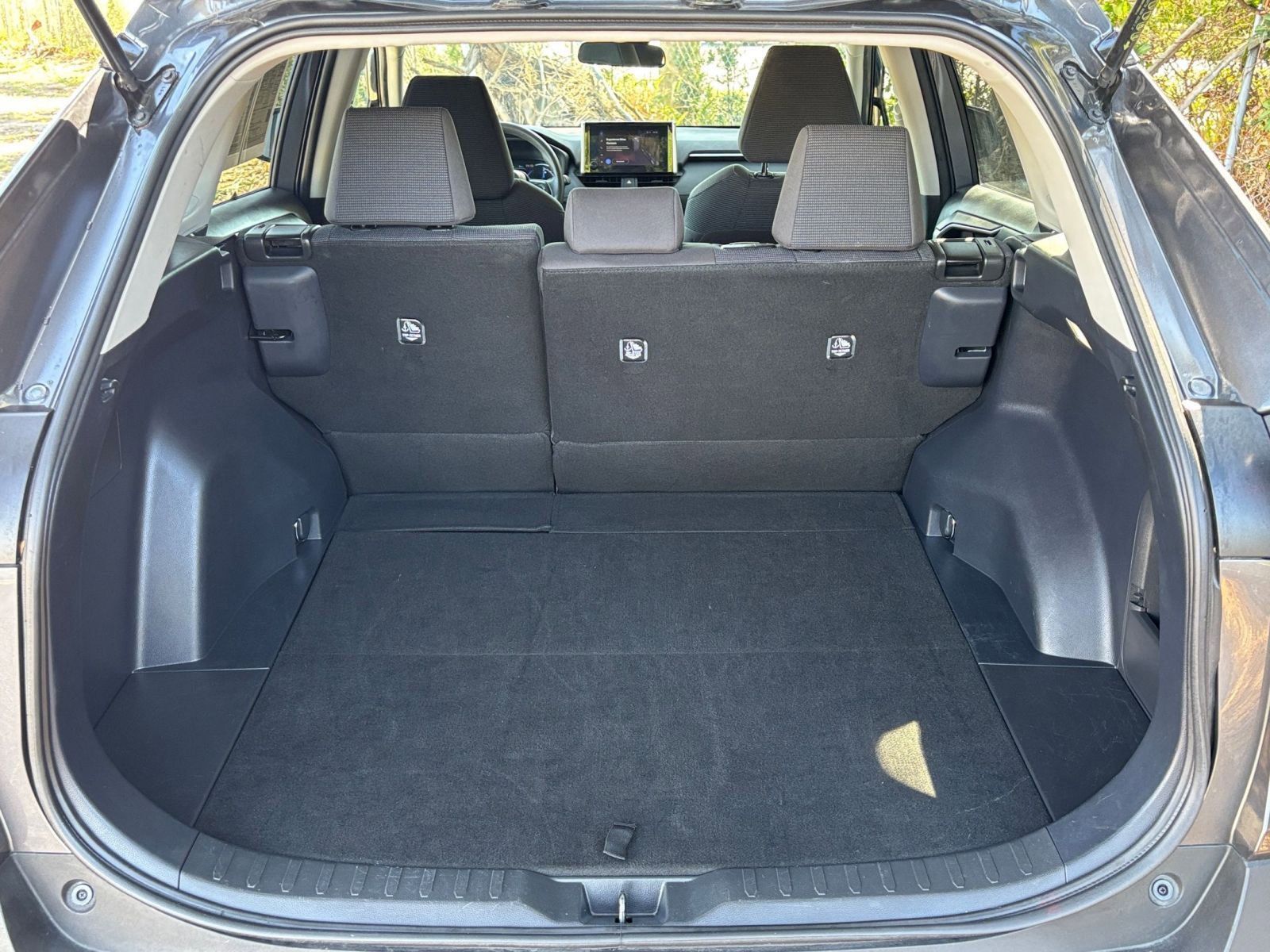 Used 2025 Toyota RAV4 LE AWD/4WD image 32