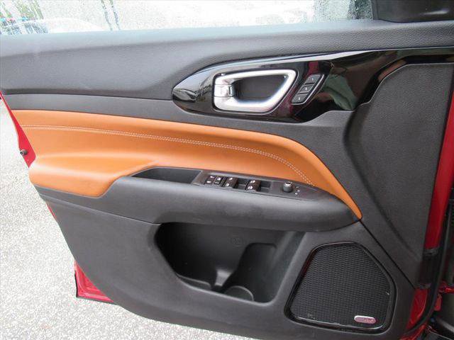 Certified 2025 Jeep Compass Limited w/ Elite Group image 17