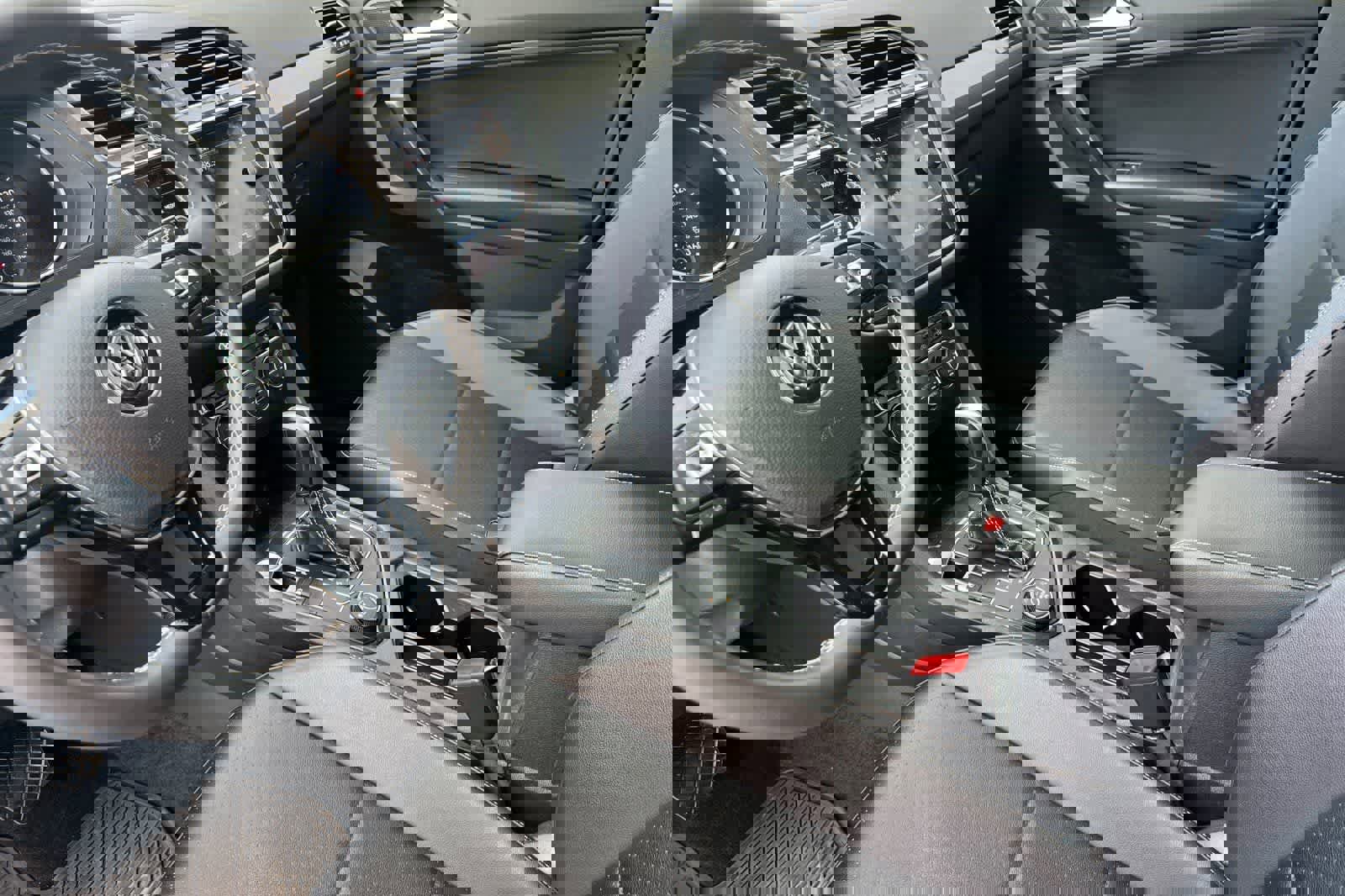 Used 2021 Volkswagen Tiguan SE w/ Panoramic Sunroof Package image 14