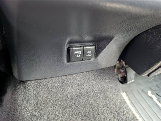 Used 2025 Toyota Camry SE FWD image 19