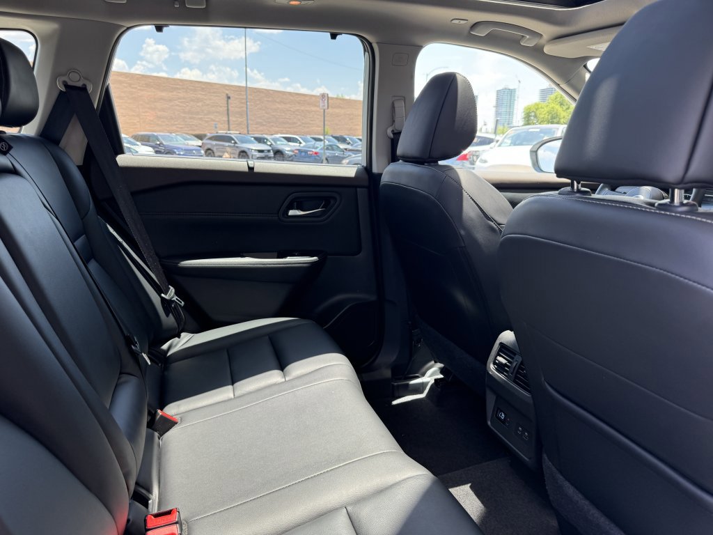 Used 2023 Nissan Rogue SL w/ SL Premium Package image 38