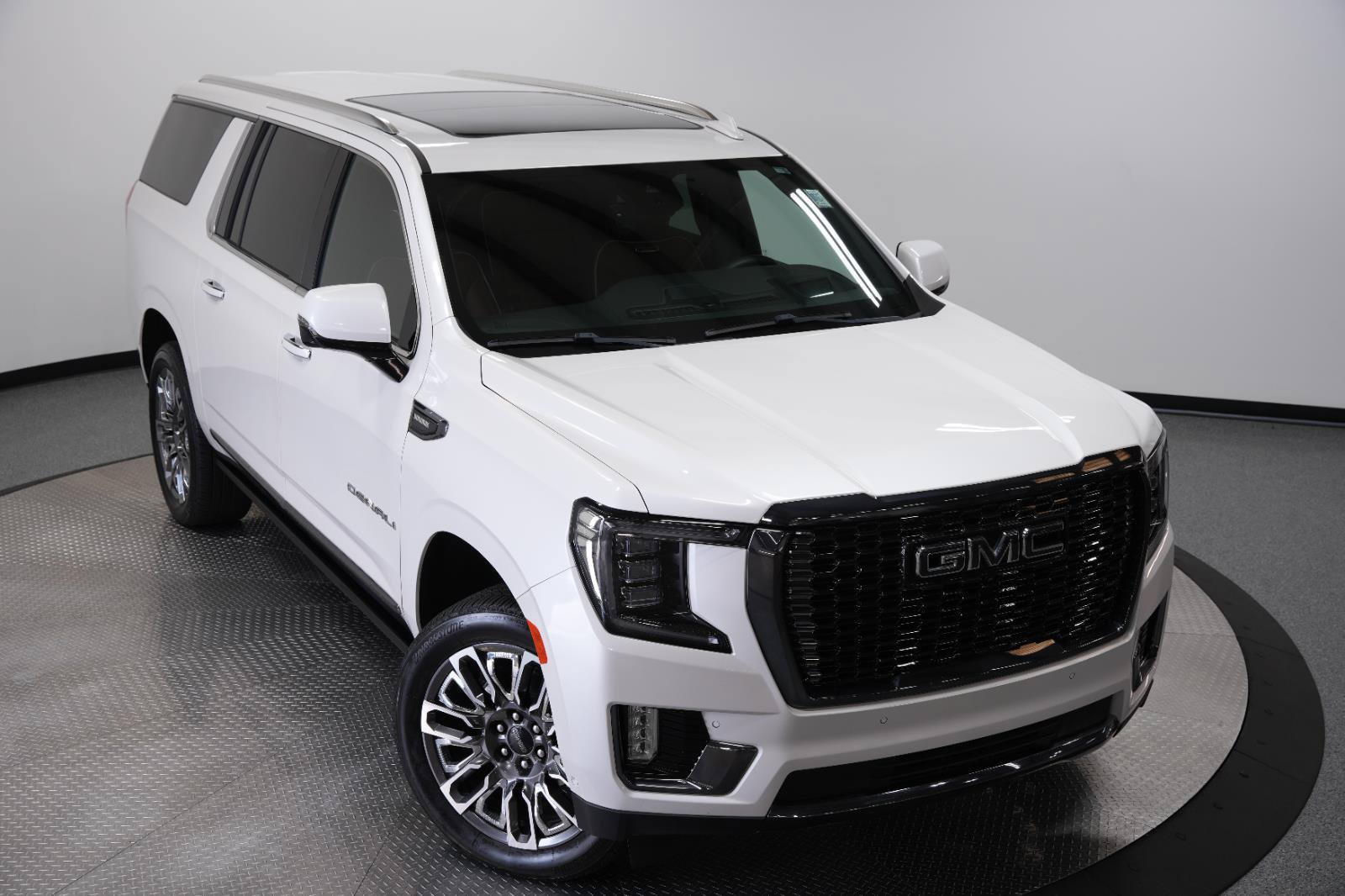 Used 2024 GMC Yukon XL Denali Ultimate AWD/4WD image 54
