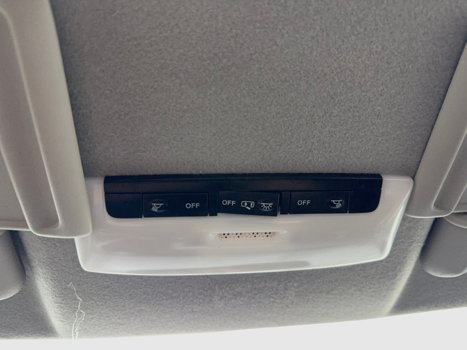 Used 2019 Nissan Kicks SR w/ Exterior Package FWD image 20